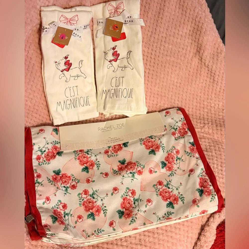 BUNDLE:Set of 4 Rae Dunn Disney Kitchen Towels and Set of 4 Rachel Zoe Placemats - Picture 1 of 1
